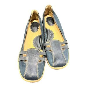 B. O. C.  Born Women's Navy Blue Leather & Suede Flat Elastic Strap Size 8.5